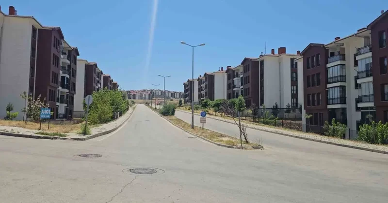 Elazığ’da kavurucu sıcaklar yolları boşalttı