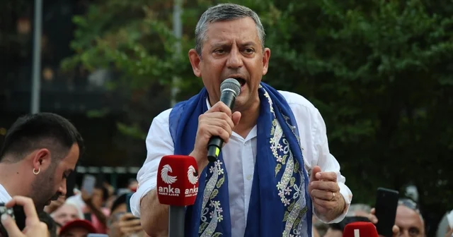 Özgür Özel den yeni parti sinyali: Sizi hiç üzmeden yeni bir yol açacağız Özgür Özel yürürken, yaşlı vatandaşlar yere düştü Adana Haberleri Habertürk Yerel Haberler