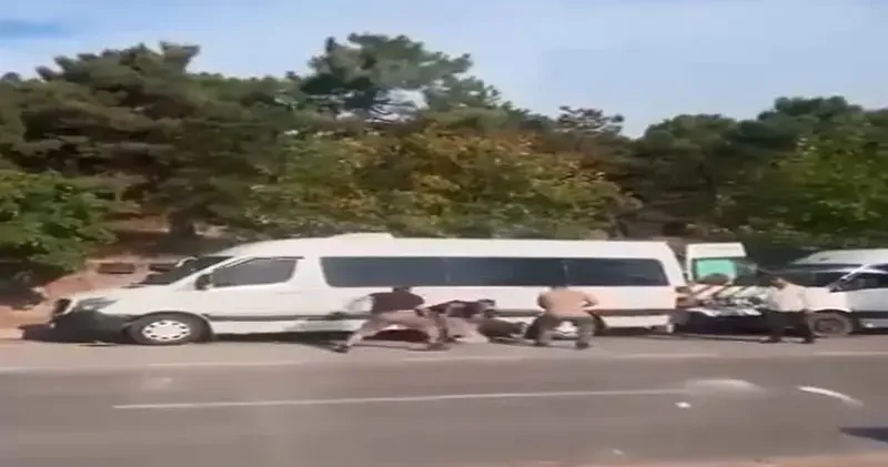 Trafikte sopalarla darba 4 tutuklama