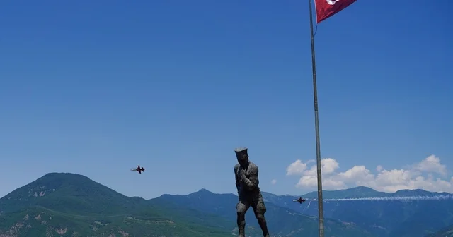 Türk Yıldızları Artvin semalarında prova uçuşuyla nefes kesti Artvin Haberleri Habertürk Yerel Haberler
