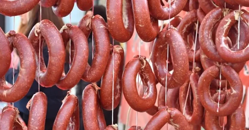 Ünlü sucuk ve kıyma markasında hile çıktı! Düğmeye basıldı