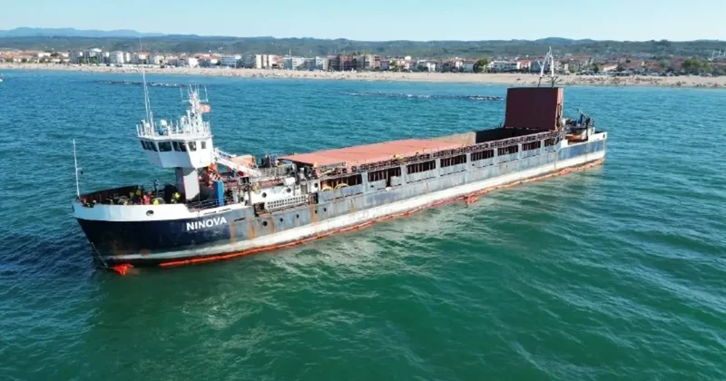 Karasu da karaya oturan gemi yaklaşık 71 günün sonunda kurtarıldı