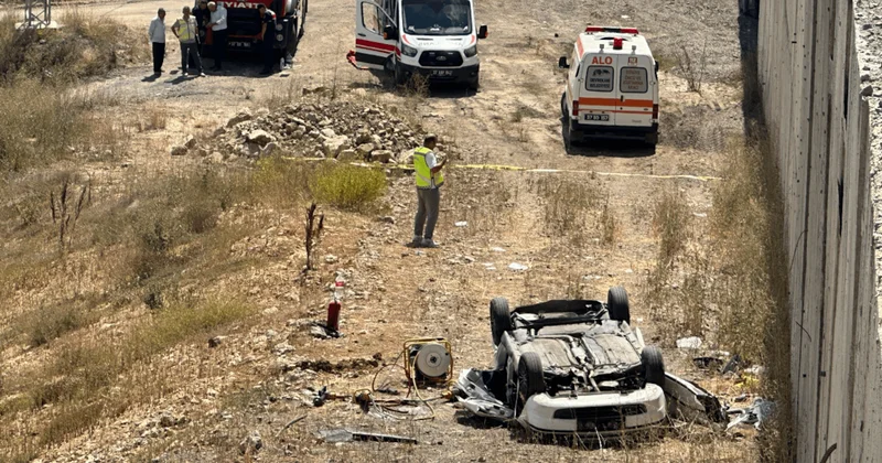 Memleket yolunda feci kaza: 15 metreden düşen otomobilde baba öldü, ailesi yaşam mücadelesi veriyor! Sözcü Gazetesi