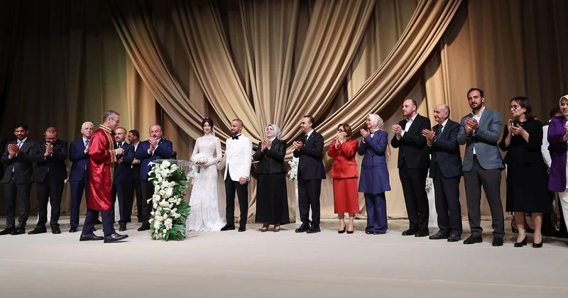 Siyaset ve iş dünyasını buluşturan düğün! 34 kişi nikah şahidi oldu