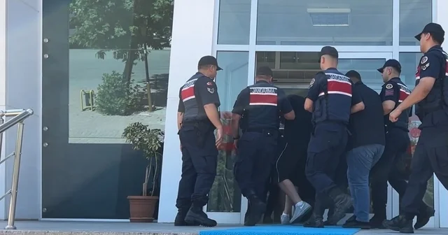 Dolandırıcılar 1 milyon liralık altınla kaçtı, jandarma 48 saat geçmeden yakaladı 4 şüpheliden 3 ü tutuklandı Burdur Haberleri Habertürk Yerel Haberler