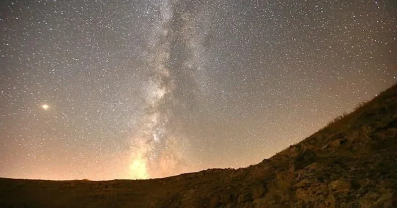 ÖNCE GÜNEŞ TUTULMASI SONRA METEOR YAĞMURU! 2026 Ağustos ayı Güneş Tutulması ve Perseid Meteor Yağmuru ne zaman, burçlara etkileri neler olacak?