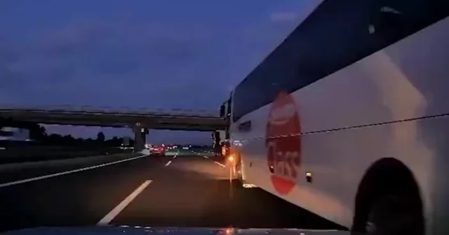 Bolu da korku dolu anlar: Otobüs kaza yaptırdı, ailenin çığlıkları kameraya yansıdı Bolu da Metro firması otobüsü ölüme davetiye çıkardı: Hiçbir şey olmamış gibi yoluna devam etti Bolu Haberleri Habertürk Yerel Haberler