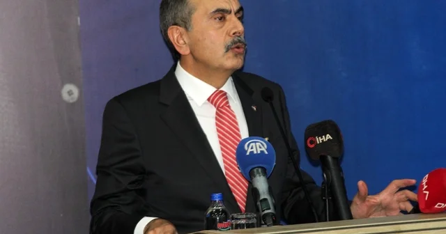 Bakan Tekin, Siyaset üzerine düşeni yaptı, şimdi sıra millette Millî Eğitim Bakanı Yusuf Tekin Şırnak ta kütüphane projeleri protokol imza törenine katıldı Şırnak Haberleri Habertürk Yerel Haberler