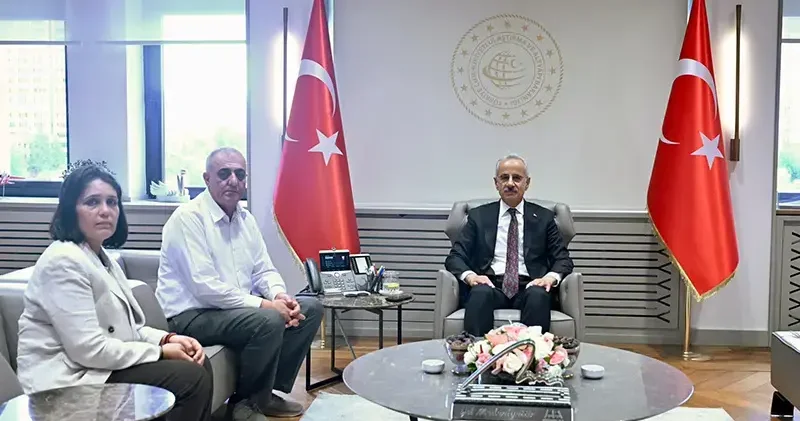 Bakan Uraloğlu, okul saldırısında ölen Adnan ın ailesini kabul etti