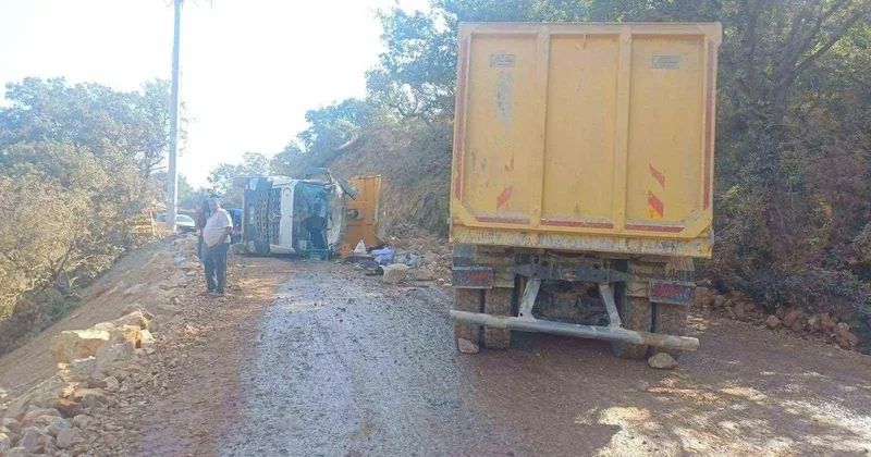 Bilecik’te 2 kamyon kafa kafaya çarpıştı, 2 yaralı