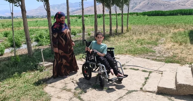 Spina Bifida hastalığı bulunan Yusuf a akülü sandalye desteği Muş Haberleri Habertürk Yerel Haberler
