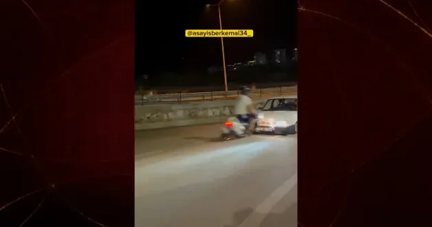 İki tık fazla alacağım diye arabasının videosunu çekerken kaza yaptırdı!