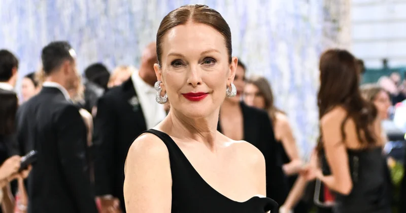 Julianne Moore tiyatro sahnesine dönüyor