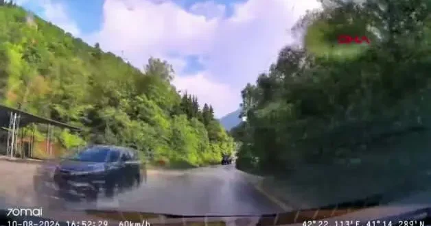 Trafik canavarı kamyon sürücüsü az kalsın taksiyi biçiyordu