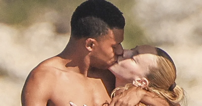 Kylian Mbappe kız arkadaşıyla lüks yat tatilinde aşka geldi