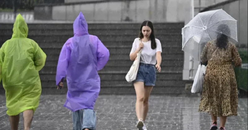 Havalar iyice karıştı, işte Meteoroloji nin son tahmini: Kavurucu sıcağın ortasında yağmur sürprizi! Sözcü Gazetesi