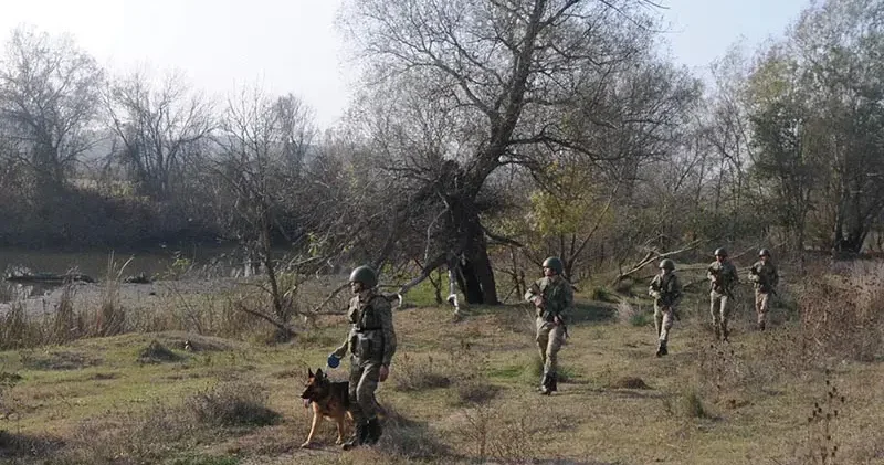 Edirne’de durdurulan araçlarda 9 kaçak göçmen yakalandı, 2 organizatör tutuklandı