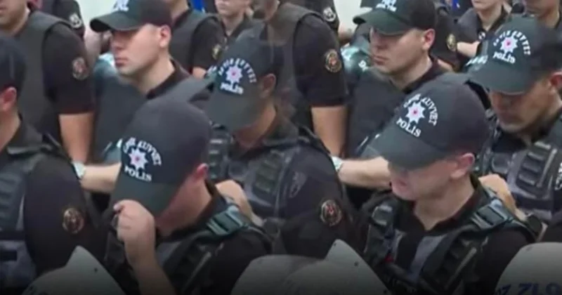 Polis memuru Gazilerin eyleminde gözyaşlarına engel olamadı Sözcü Gazetesi