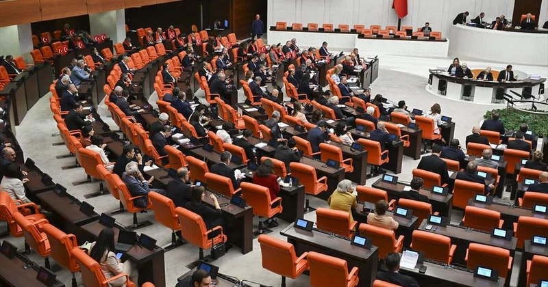 Çerçeve Yasa Meclis’ten geçti, siyasilerden peş peşe mesajlar geldi