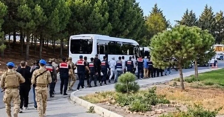 Çeşme’de 10 kişi tutuklandı