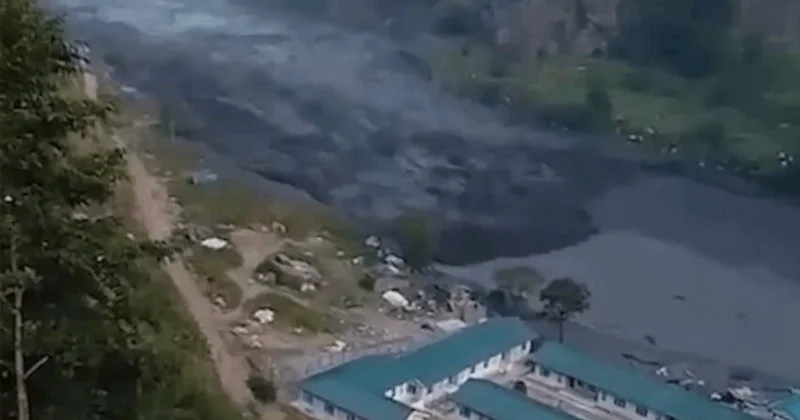 Nepal den felaket görüntüleri! 40 tan fazla evi sel yuttu Sözcü Gazetesi
