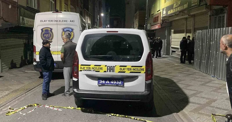 Bağcılar Fatih Mahallesi nde sokakta yürüyen kişi silahlı saldırıda öldü
