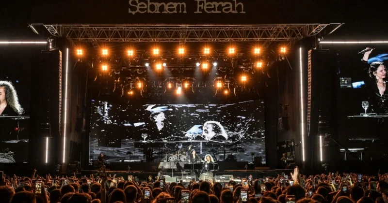 Şebnem Ferah a 15 bin kişi akın etti: Konserde pankartlar konuştu Sözcü Gazetesi