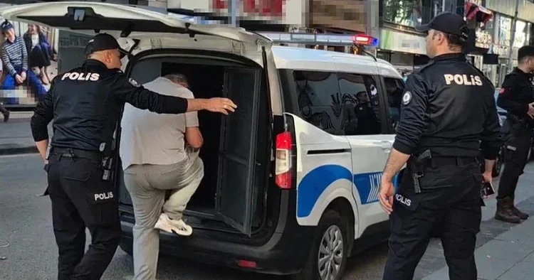 Caddede röntgenci gerilimi: Kadının görüntüleri telefonundan çıktı