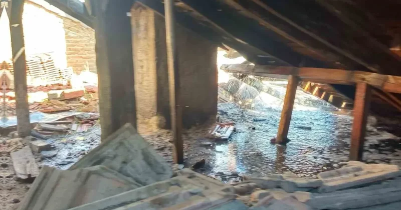 Çivril’de eski belediye binasında yangın çıktı