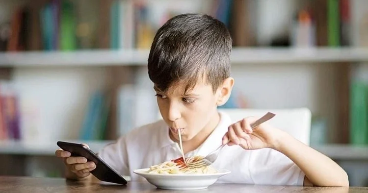 Yeme bozukluğuna neden oluyor… Akıllı telefon araştırması