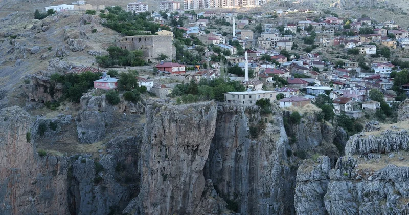 Bu evin bahçesine köprüyle geçiliyor. 168 metre yükseklikte, gören bir daha bakıyor Sözcü Gazetesi
