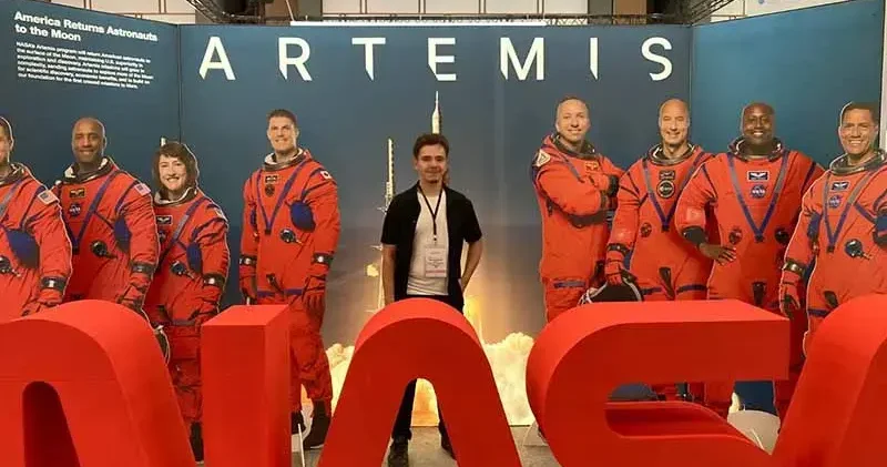Yüksek lisans öğrencisi Kaan, astronomi eğitimi üzerine araştırmasını, Uzay Kongresi nde sundu