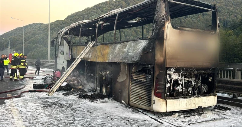 Anadolu Otoyolu nda seyir halindeki yolcu otobüsünde yangın çıktı