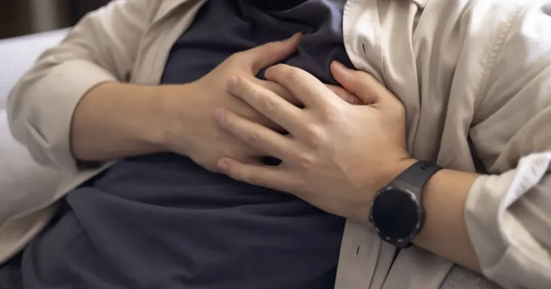 Kalbiniz düzensiz atıyorsa dikkat! İlk belirtisi inme olabilir