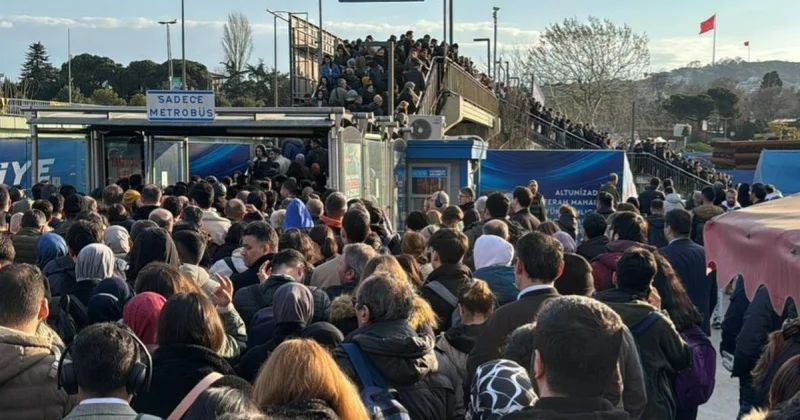 Arızalanan metrobüs yoğunluğa neden oldu