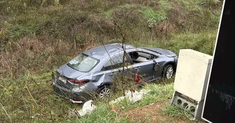 Beşiktaş’ta takla atan araç şarampole uçtu: Sürücü yaralandı