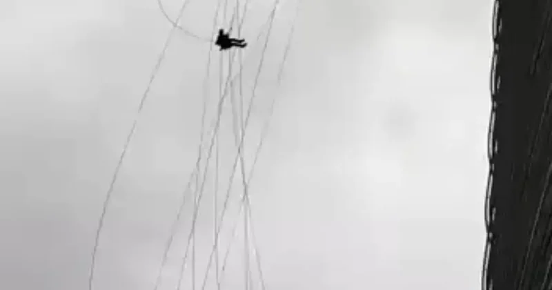 Ümraniye de korku dolu anlar: Gökdelenin camlarını temizlerken kuvvetli rüzgara yakalandılar