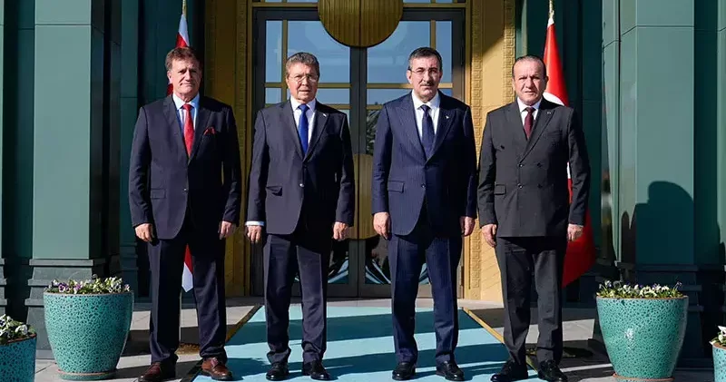 Cumhurbaşkanı Yardımcısı Yılmaz, KKTC Başbakanı Ünal Üstel ile bir araya geldi