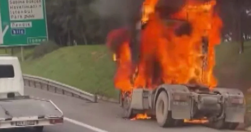 Seyir halindeki dorsesiz TIR alev topuna döndü