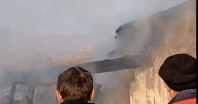 Ardahan da korkutan yangın: 2 traktör ve ekipmanlar kül oldu Ardahan Haberleri