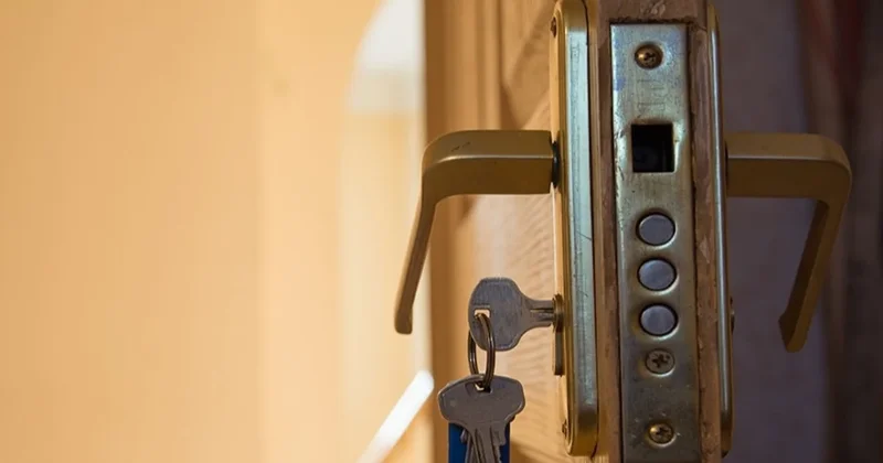 Kapınız normal görünse de kontrol edin: Hırsızlar kilidi bu boşluktan anında açıyor Sözcü Gazetesi