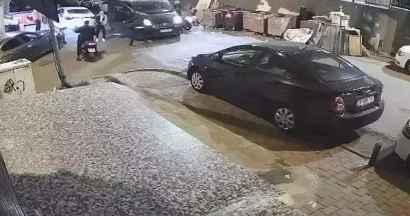 Şişli’de trafik kavgasında minibüsteki 2 kişiyi bıçakladı; o anlar kamerada