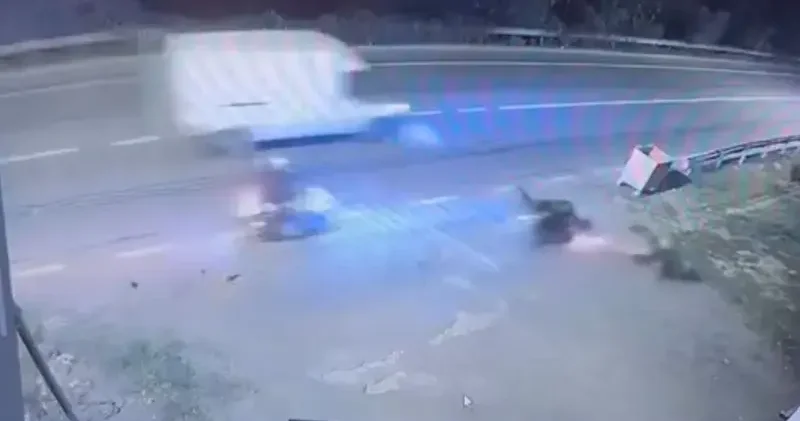 Beykoz da motosikletin takla attığı an kamerada