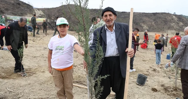 Kozan da yangından etkilenen alana dede torun fidan dikti Adana Haberleri