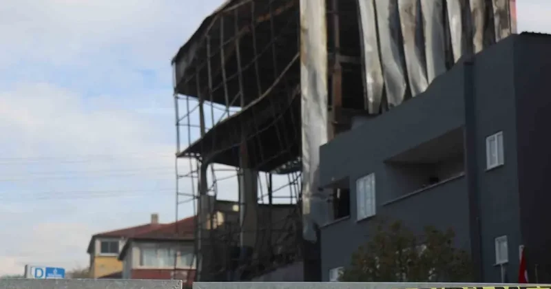 Dilovası’ndaki yangına ilişkin belediye başkanı yardımcısı ile 4 kişi açığa alındı