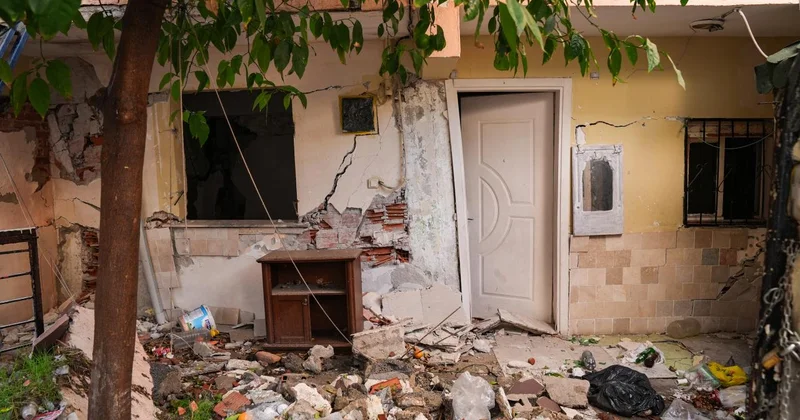 İzmir de tünel inşaatı nedeniyle evleri zarar gören vatandaşlar çözüm bekliyor