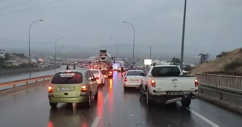 Kahramanmaraş ta zincirleme trafik kazası: 9 araç hasar gördü Gündem Haberleri