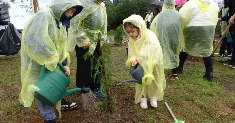 Sancaktepe’de yarının nefesi olacak binlerce fidan toprakla buluşturuldu