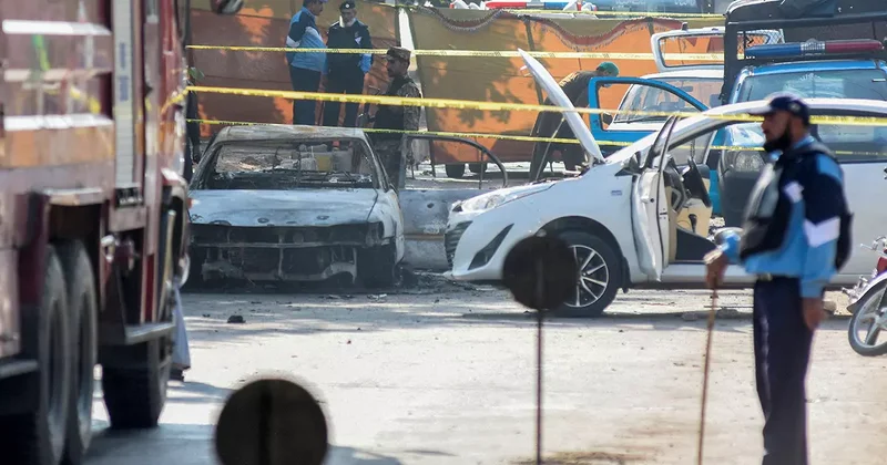 Pakistan da mahkeme binası önünde patlama! 12 kişi hayatını kaybetti, 27 kişi yaralandı