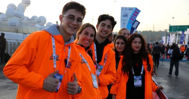 SUBÜ öğrencileri İstanbul Maratonu nda görev aldı Sakarya Haberleri